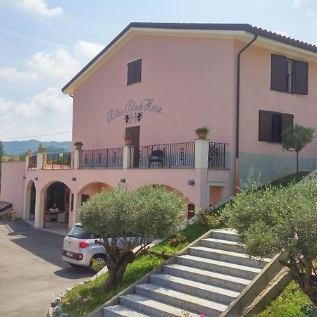 Relais Black Horse Millesimo Esterno foto