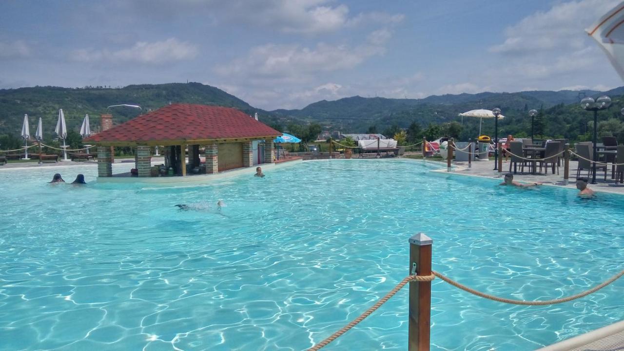 Relais Black Horse Millesimo Esterno foto