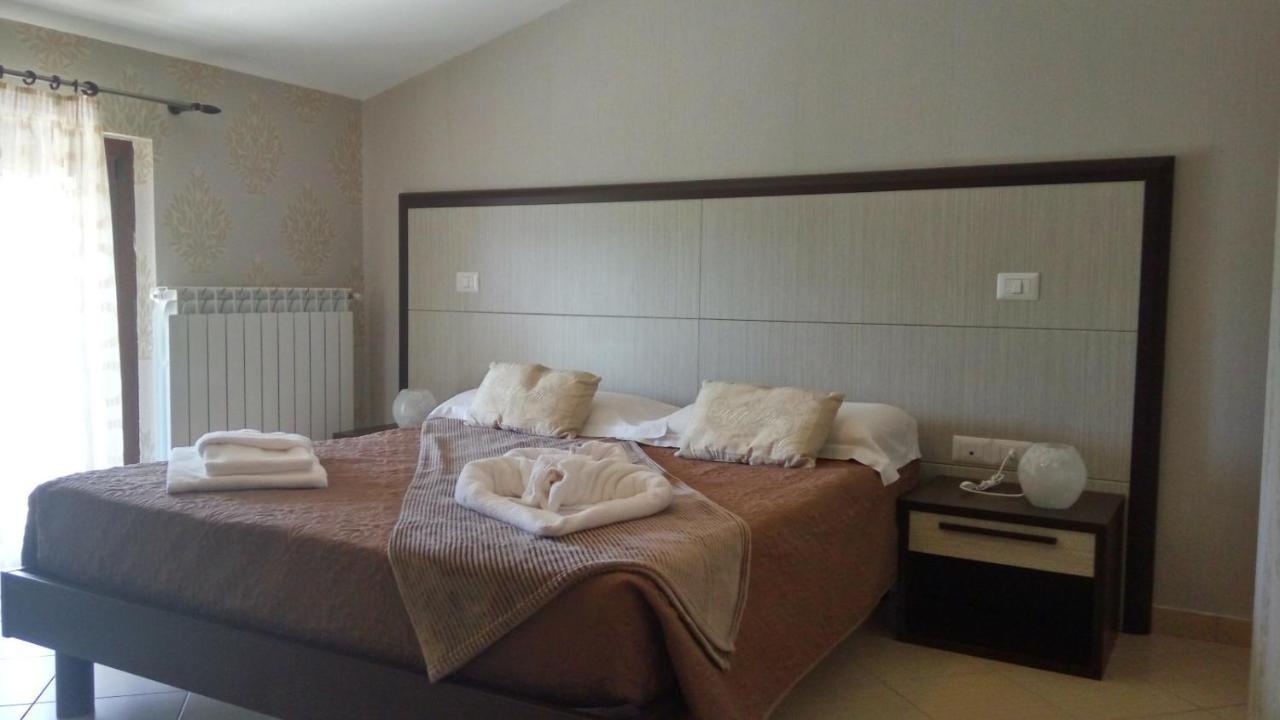 Relais Black Horse Millesimo Esterno foto