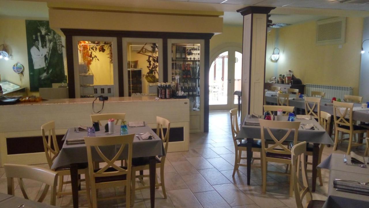 Relais Black Horse Millesimo Esterno foto