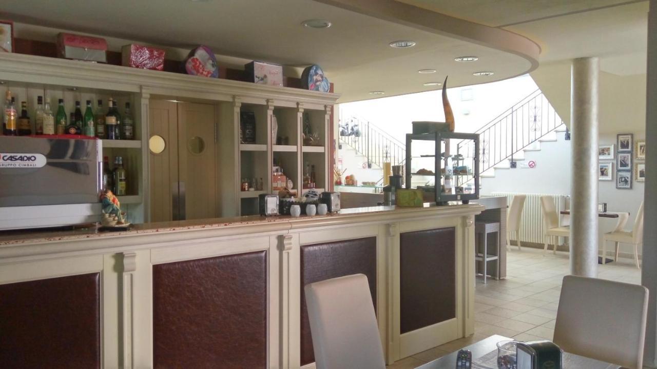 Relais Black Horse Millesimo Esterno foto