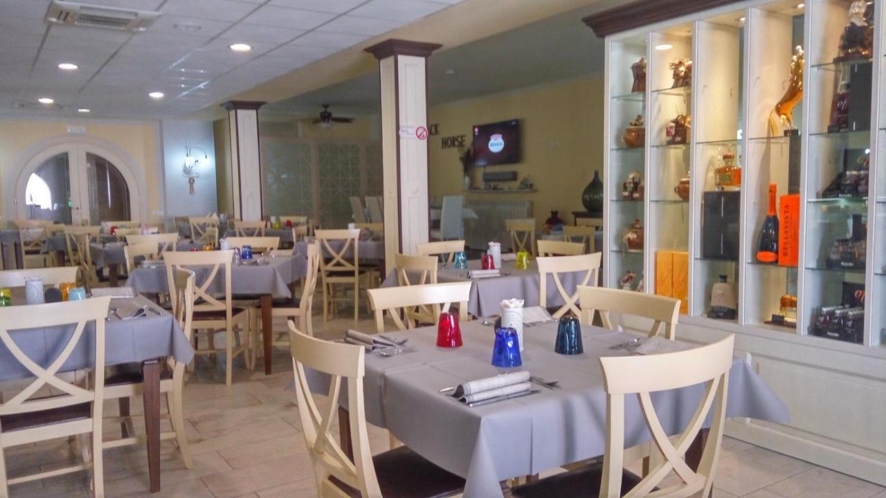 Relais Black Horse Millesimo Esterno foto