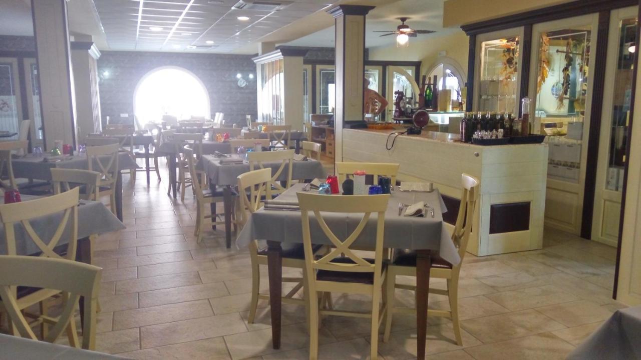 Relais Black Horse Millesimo Esterno foto