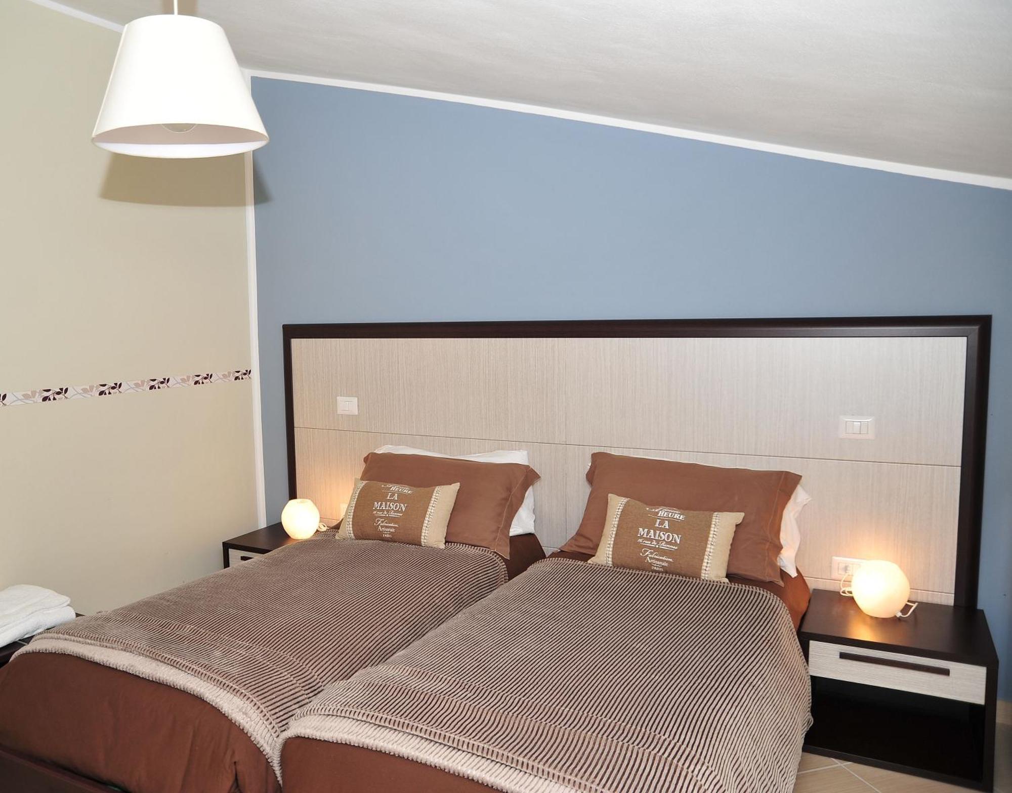 Relais Black Horse Millesimo Camera foto