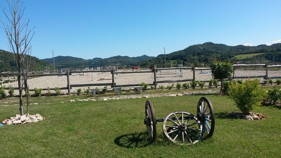 Relais Black Horse Millesimo Esterno foto