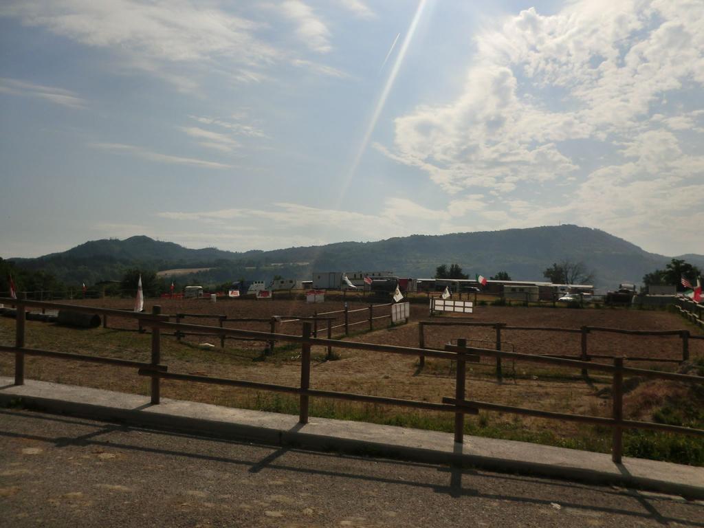 Relais Black Horse Millesimo Esterno foto