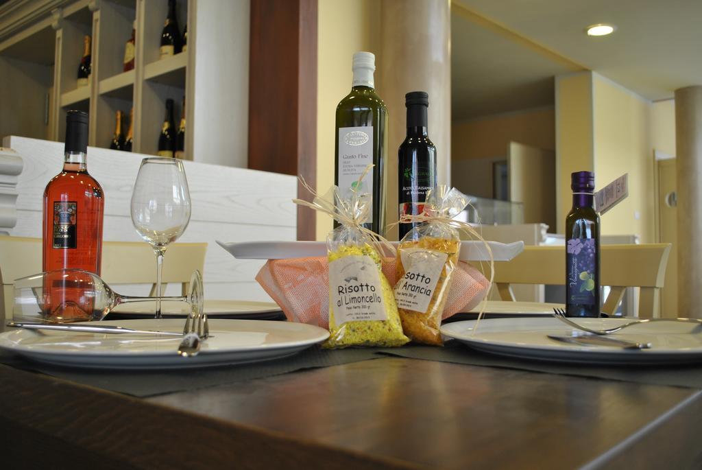 Relais Black Horse Millesimo Esterno foto