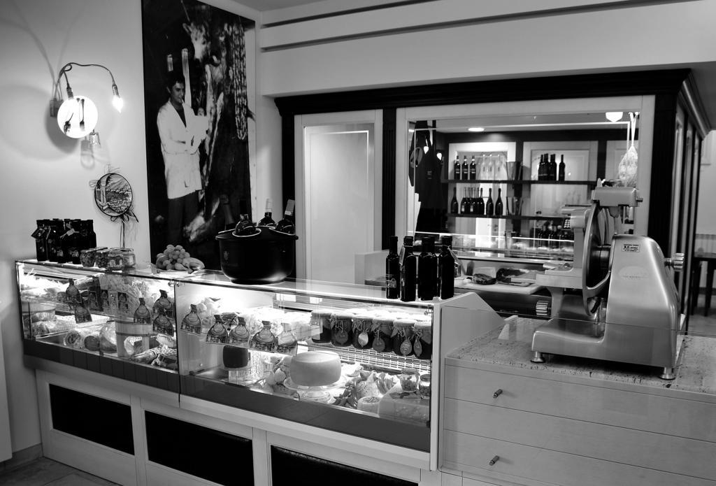 Relais Black Horse Millesimo Esterno foto